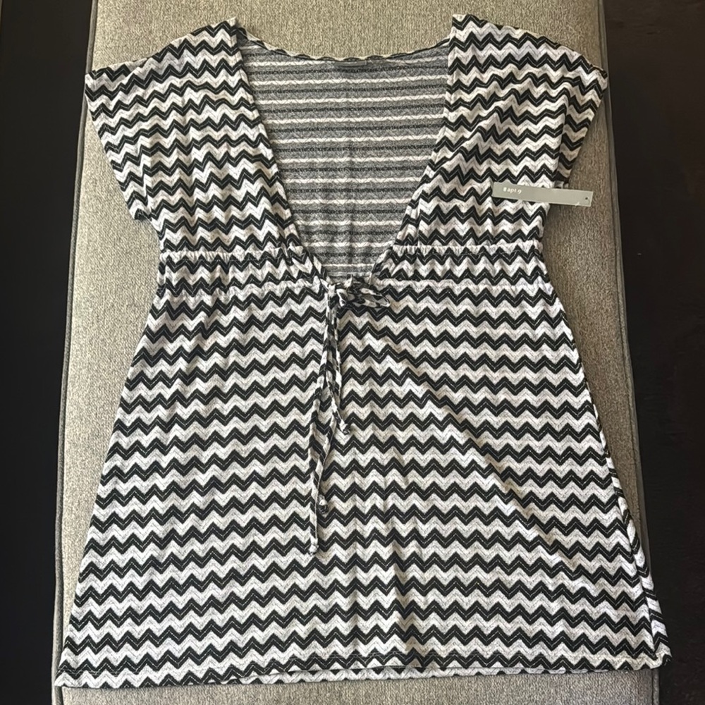 Women’s Kohl's Apt 9 Black and White Zigzag Swimwear Coverup - Medium